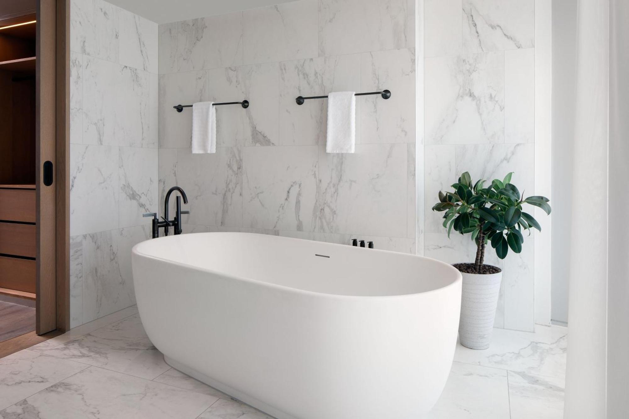 Отель The Stratford, Autograph Collection Лондон Экстерьер фото A freestanding bathtub