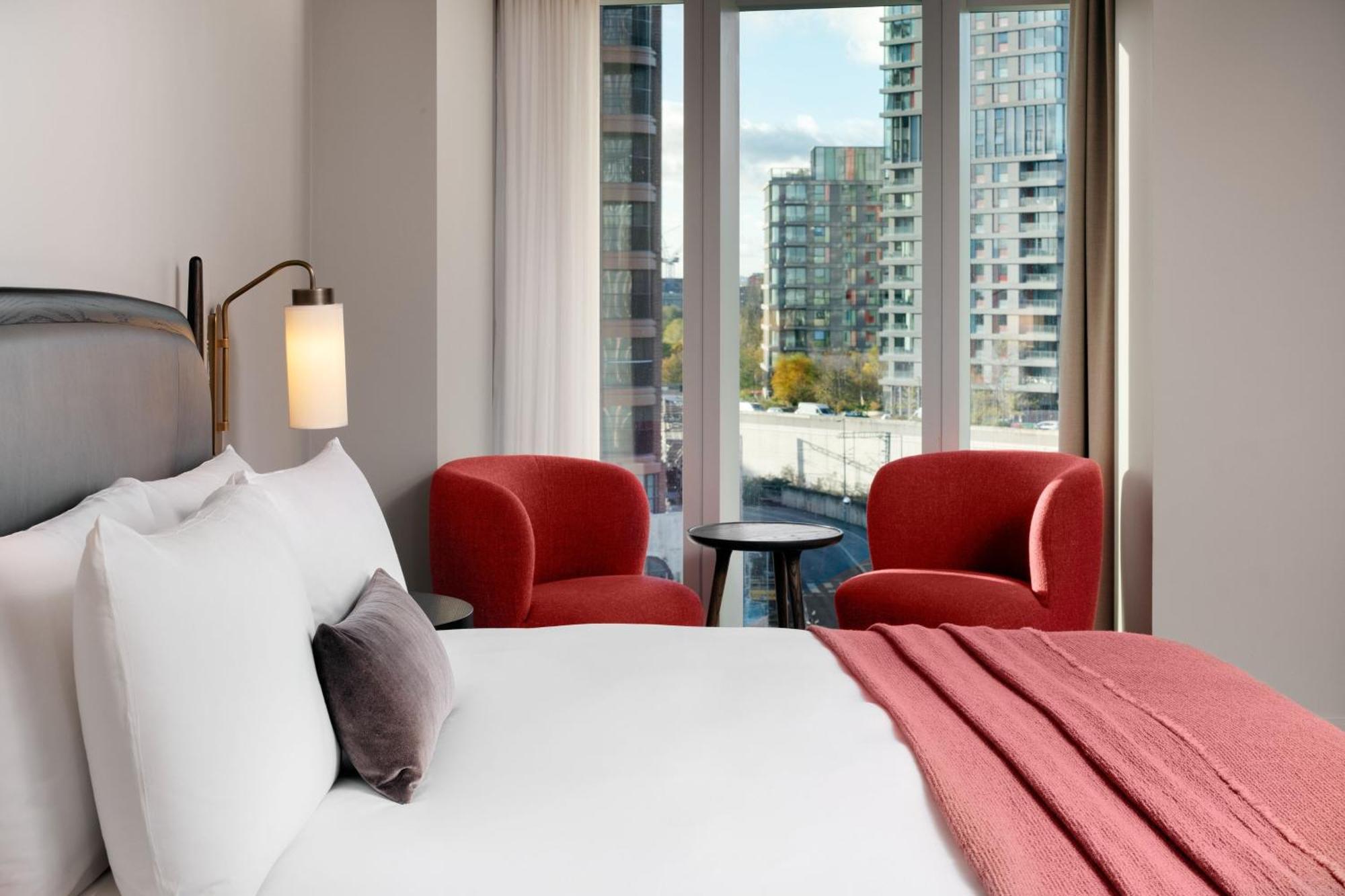 Отель The Stratford, Autograph Collection Лондон Экстерьер фото A guest room at the Hotel 57