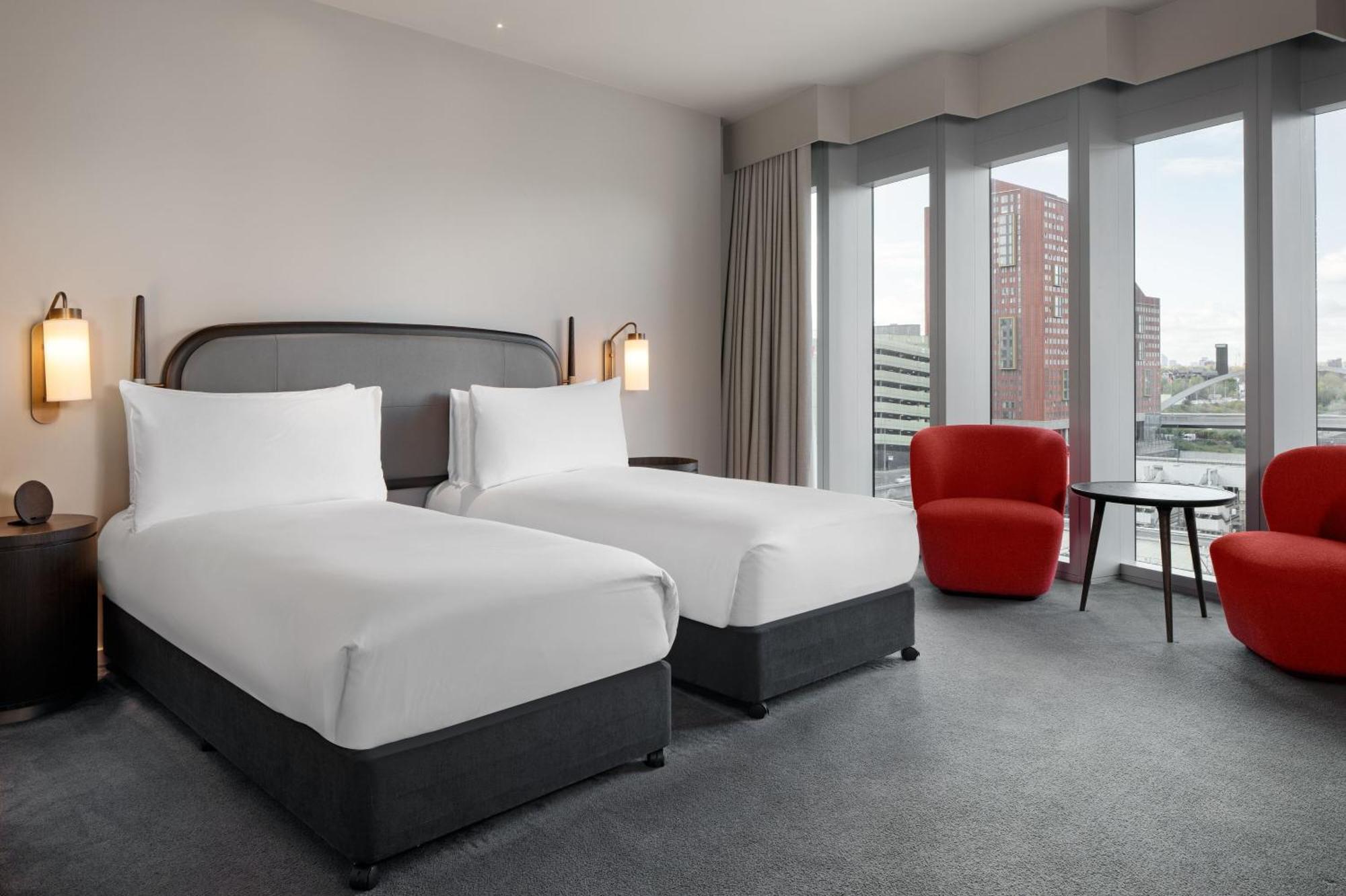 Отель The Stratford, Autograph Collection Лондон Экстерьер фото A room at the Hilton London West End